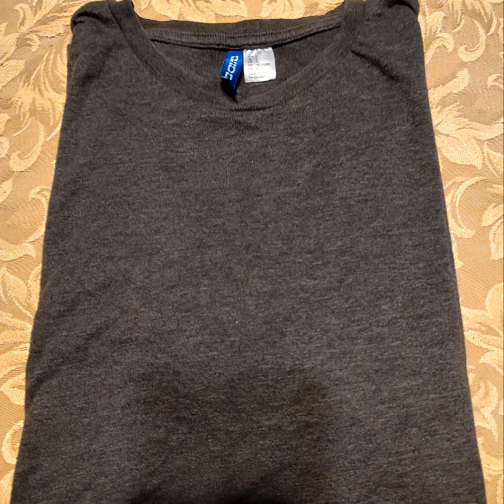 🎱 The Perfect Everyday H&M Divided Charcoal Grey T-Shirt - L
